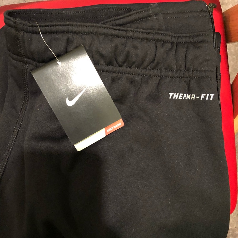 On sale NOW! NEW Nike therma fit.